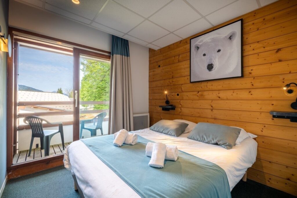 Chambre avec niche murale décorative