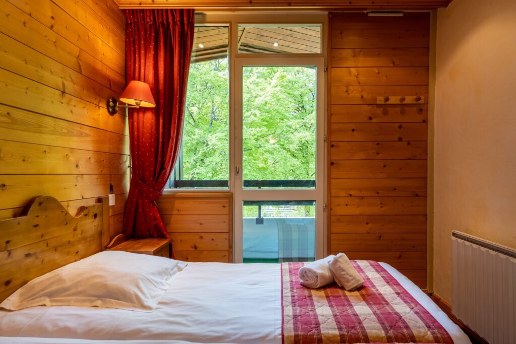 Chambre mansardée avec velux