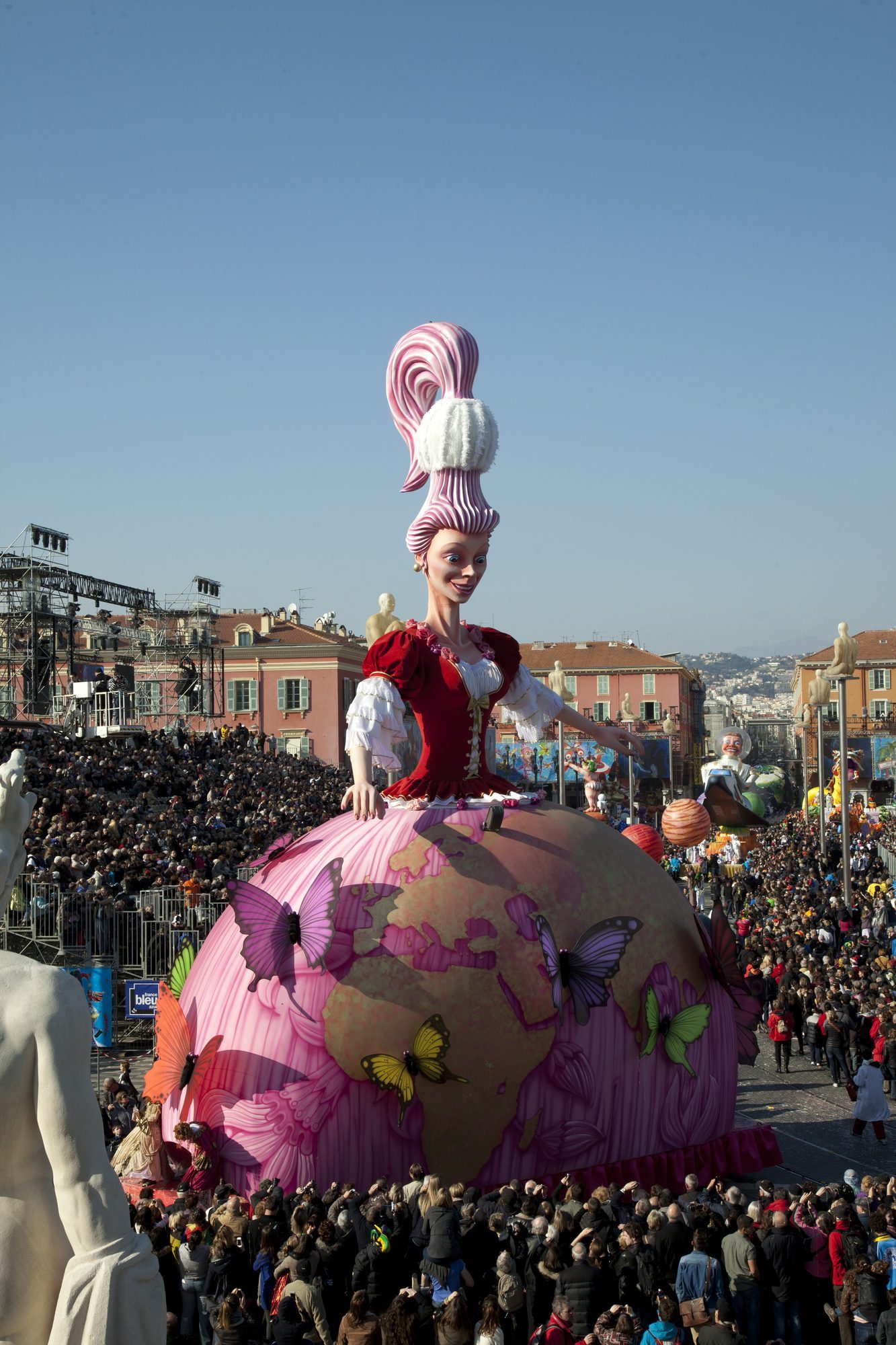 Figure de char de carnaval costumée