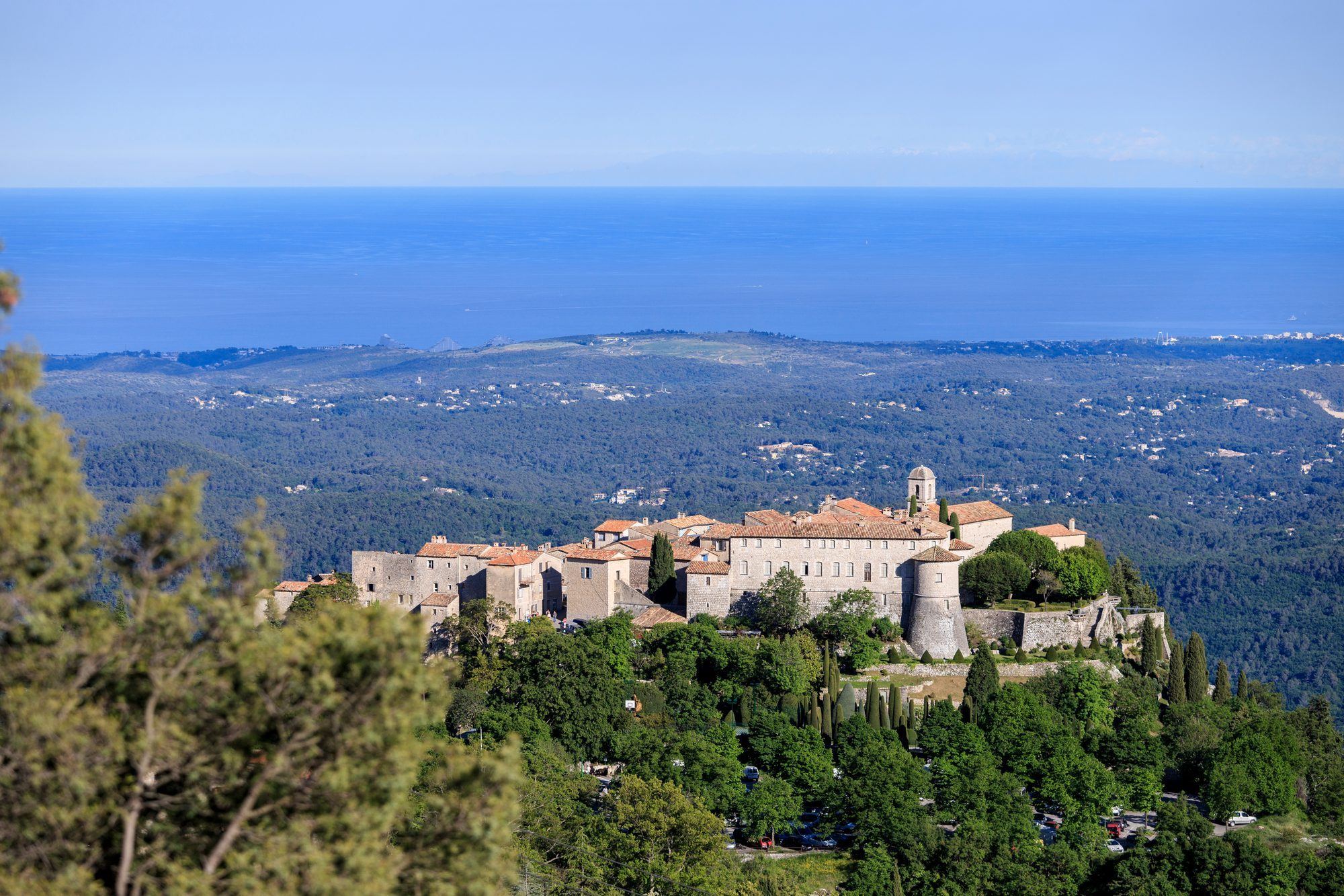 Village perché vu de loin