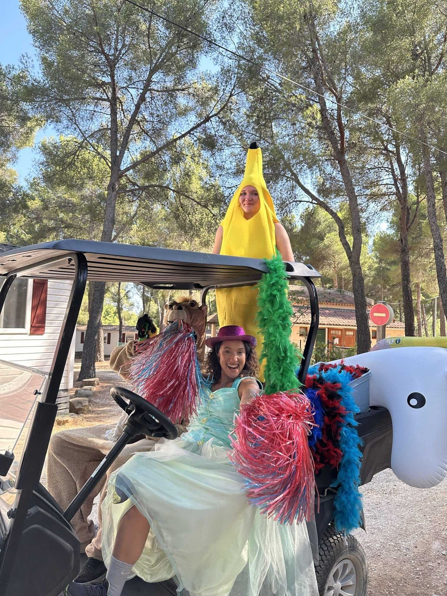 Chariot décoré pour une animation costumée